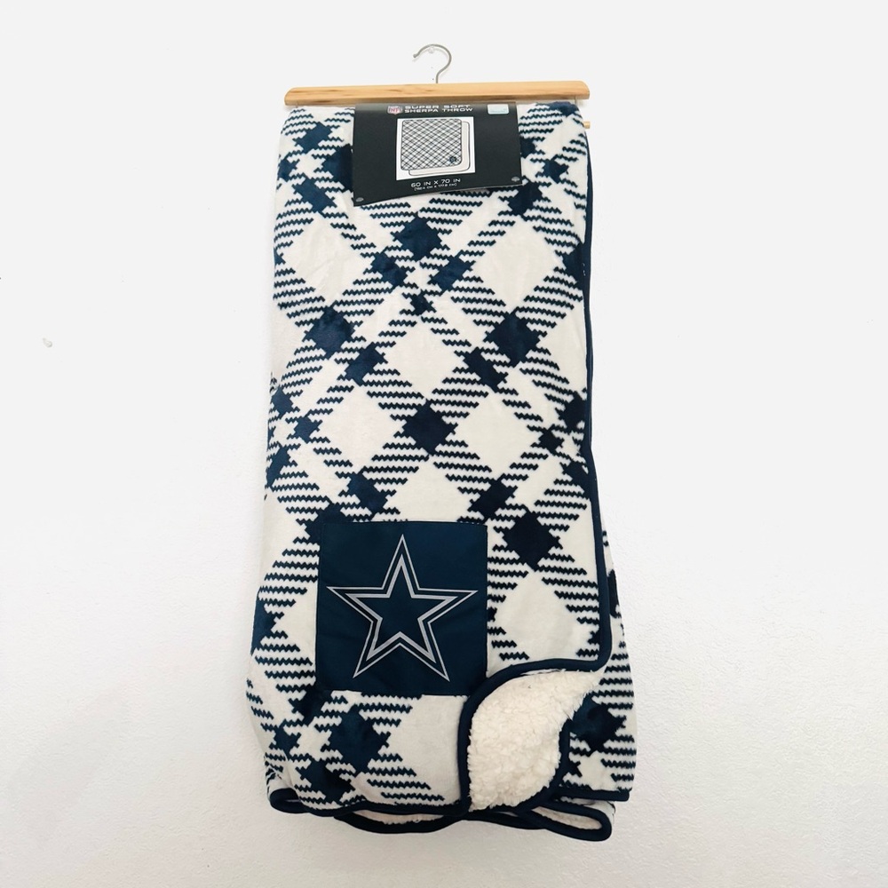 NFL DALLAS COWBOYS Super Soft Sherpa Reversible Throw 60”x70” Navy Cream